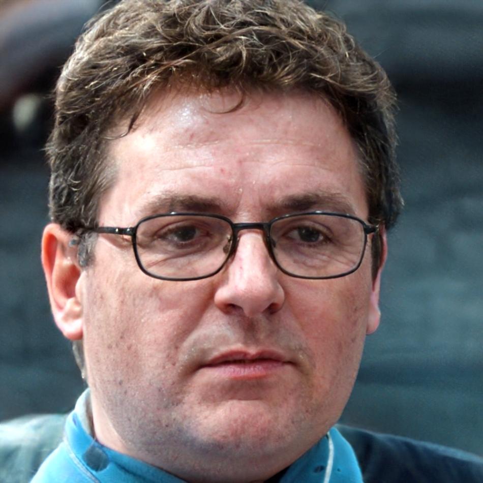 Instructor especialista en arreglos florales clásicos